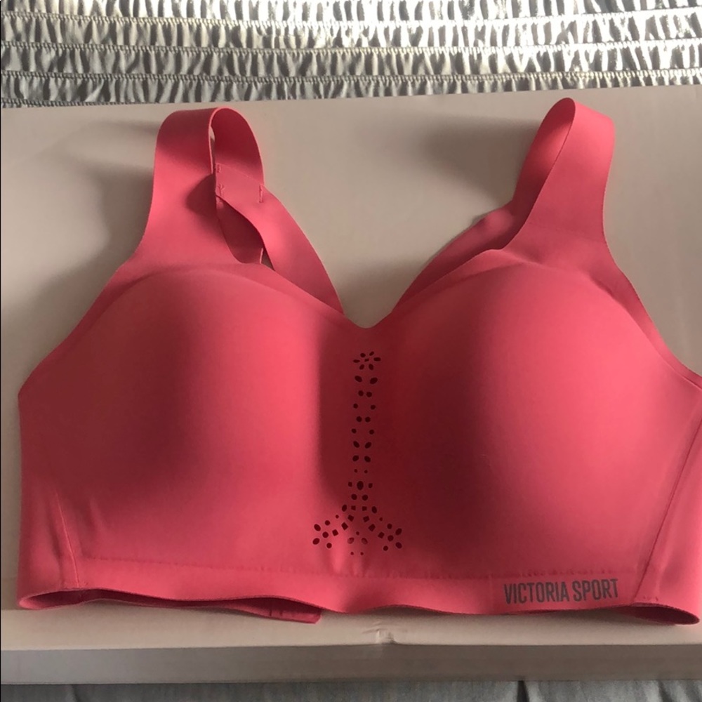 Victoria’s Secret angel Max bra